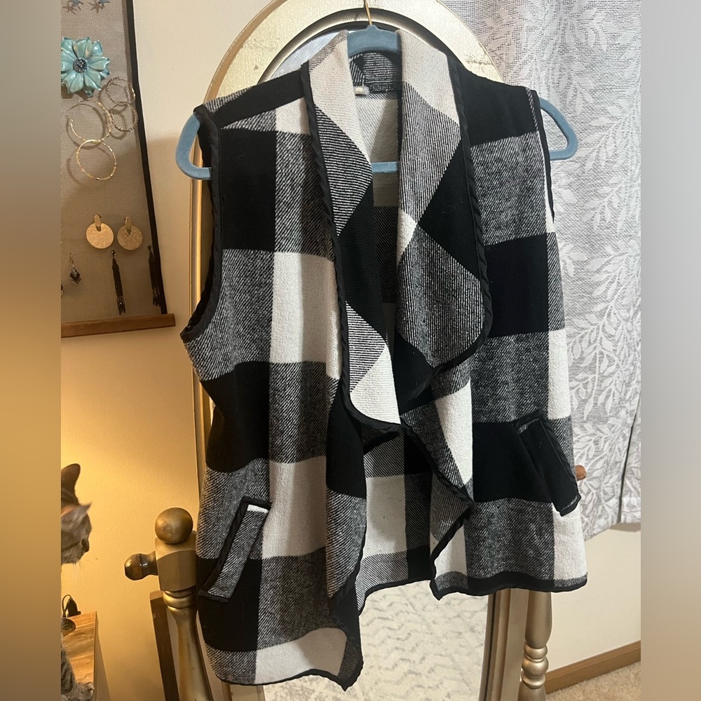 Stylish Black and White Plaid Vest